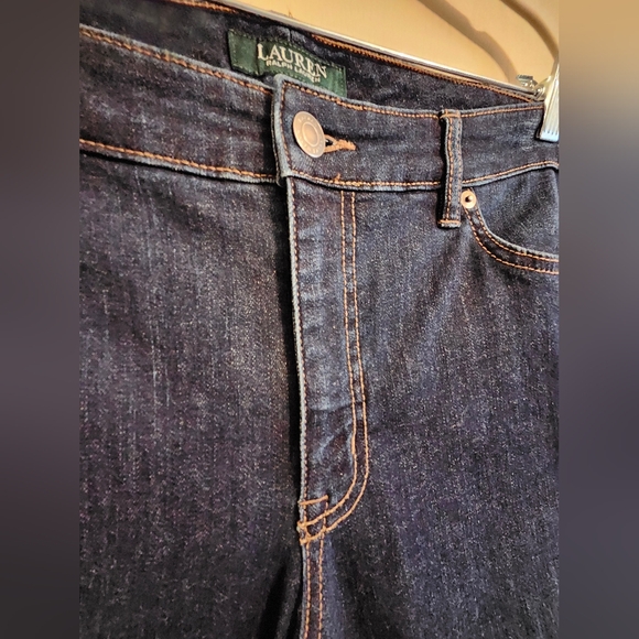 (SOLD) LAUREN RALPH LAUREN Modern Straight Curvy Jeans. Women's Size 12. 💙 - Picture 6 of 16